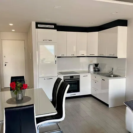 Lux Sea View Apartman *